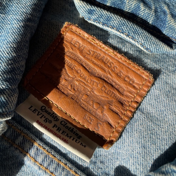 Levi’s Blue Denim Trucker Jacket - Picture 2 of 3